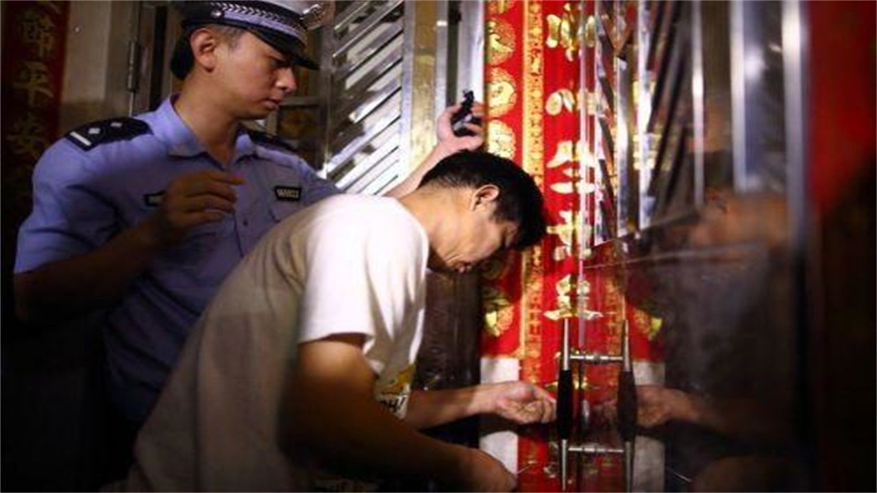 黔西县请开锁师傅开了锁后，师傅为什么一般都不进门，就算主人请也不进去？